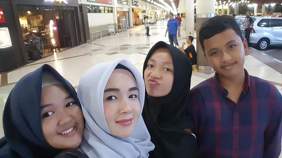 liburan keluarga di bandara Juanda Surabaya